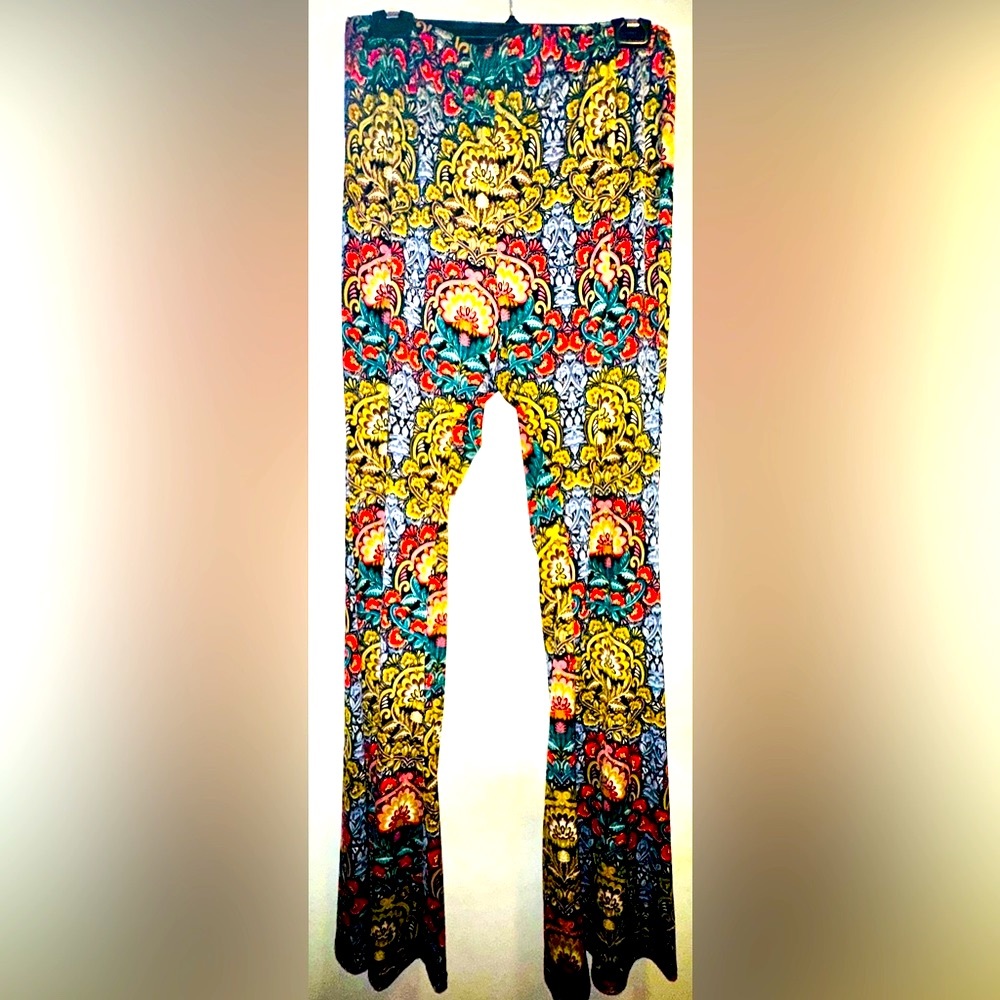 Women’s Flare leg flower spandex pants. Sz 1X